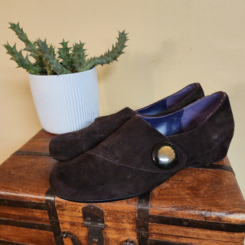 Ditto by Vaneli Helga suede shoes